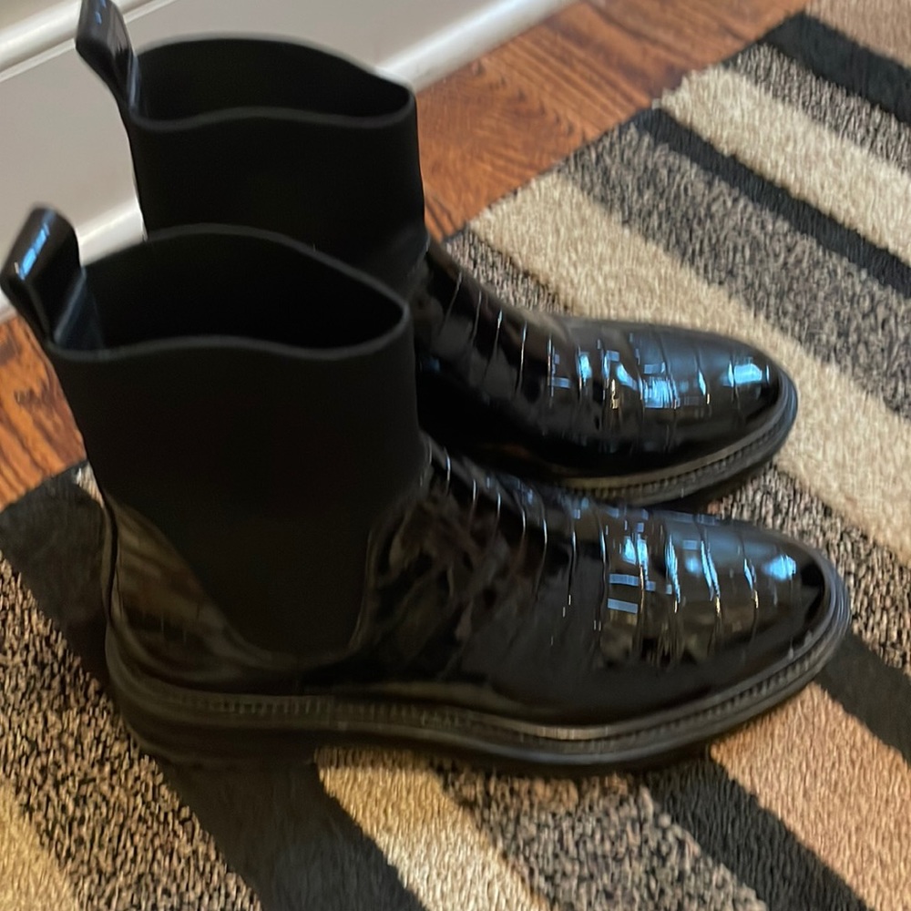 Booties with stretch ankles and “skin”looking leather